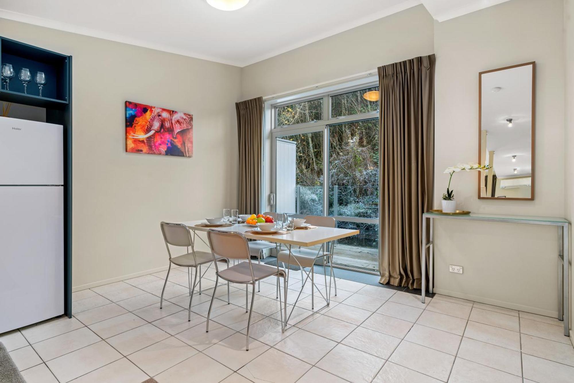 2-Bedroom Apartment With Lake & Mountain View - Beechwood Queenstown Exterior foto